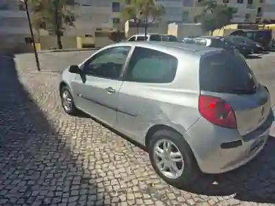 Renault Clio 2007 - 2800 EUR, 170539 km - 170539km - foto 5 de 14