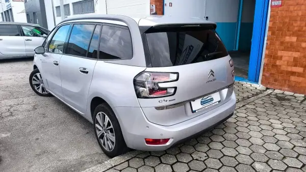 Citroën C4 Grand Picasso 2015 - 10900 EUR, 190000 km - AUTO.MOTO.pt - 190000km - foto 19 de 20
