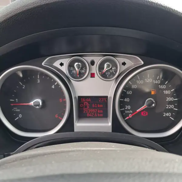 Ford Kuga 2011 - 9250 EUR, 214000 km - 214000km - foto 9 de 13