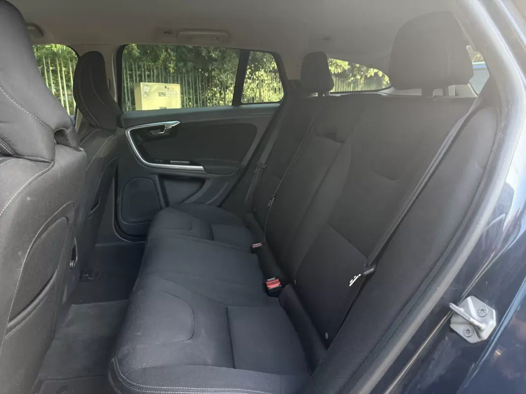 Volvo V60 2014 - 10000 EUR, 215710 km - 215710km - foto 8 de 11