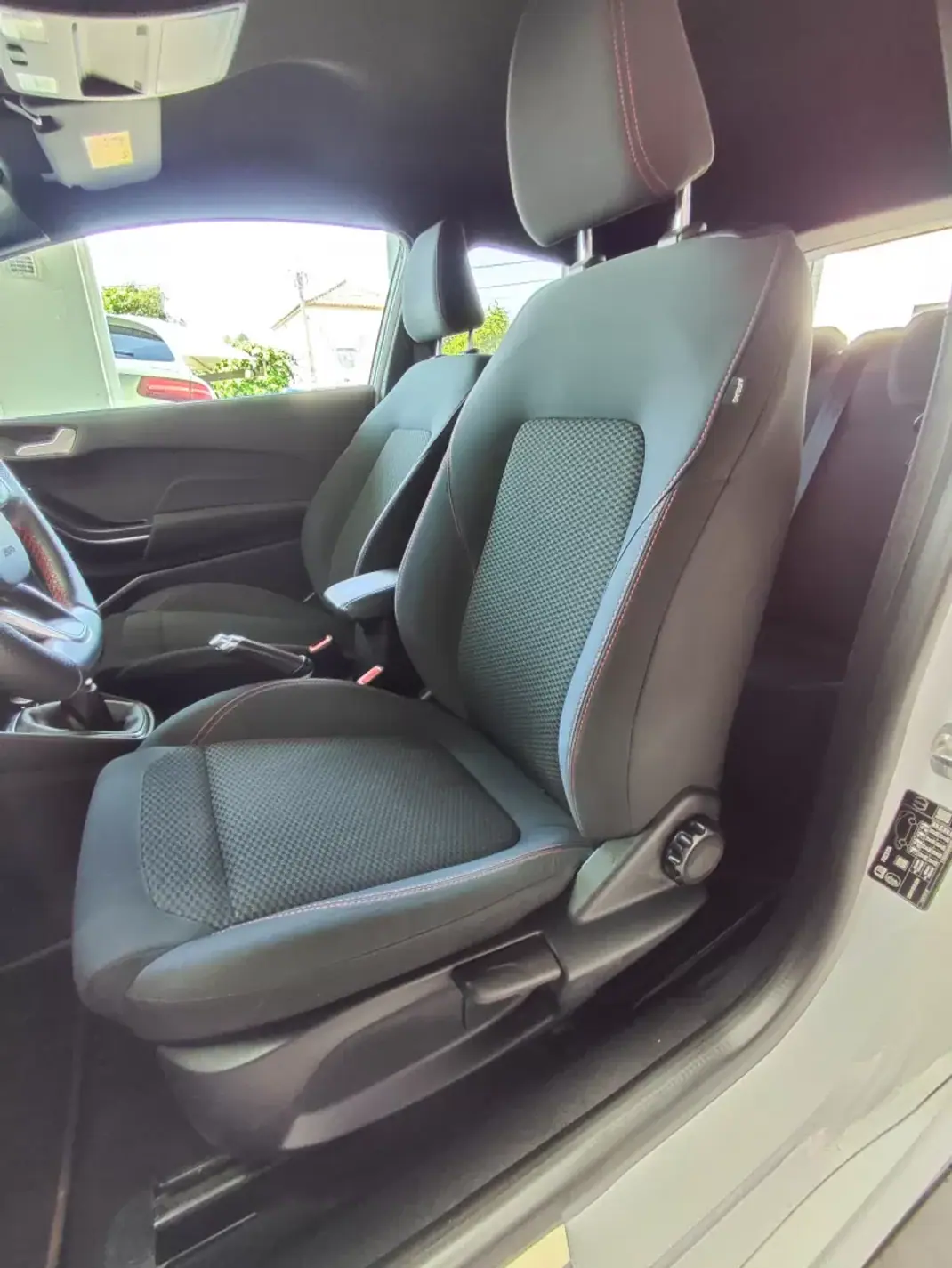 Ford Fiesta 2019 - 12950 EUR, 95000 km - 95000km - foto 26 de 41