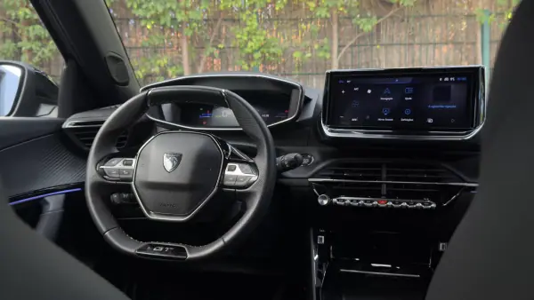 Peugeot e-2008 50 kWh GT Line 2025 Elétrico