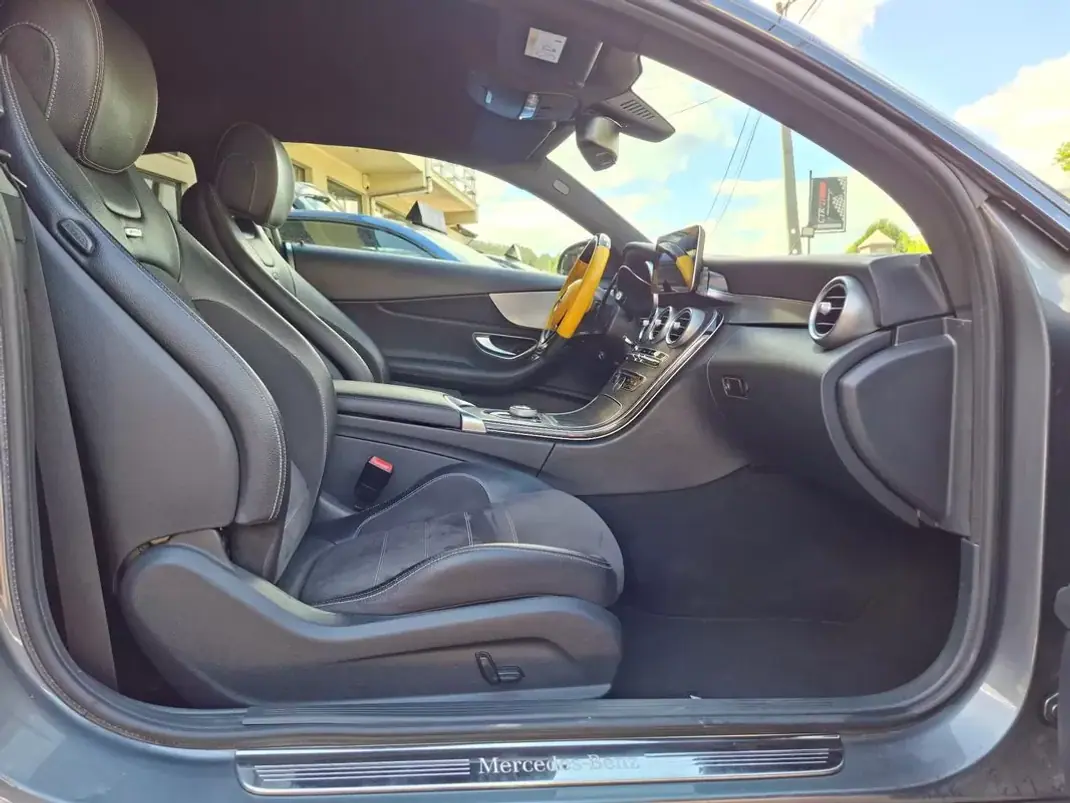 Mercedes-Benz C 220 2016 - 26500 EUR, 181000 km - AUTO.MOTO.pt - 181000km - foto 23 de 32