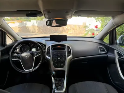 Opel Astra 2010 - 7900 EUR, 170584 km - AUTO.MOTO.pt - 170584km - foto 7 de 9
