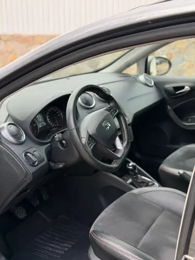 SEAT Ibiza 2015 - 11900 EUR, 143361 km - AUTO.MOTO.pt - 143361km - foto 8 de 10