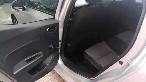 Renault Clio 2021 - 13999 EUR, 129999 km - AUTO.MOTO.pt - 129999km - foto 16 de 39