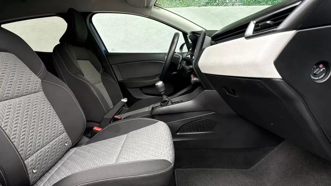 Renault Clio 2023 - 13400 EUR, 79000 km - AUTO.MOTO.pt - 79000km - foto 11 de 12