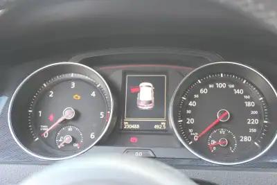 Volkswagen Golf 2015 - 18500 EUR, 230100 km - AUTO.MOTO.pt - 230100km - foto 12 de 19