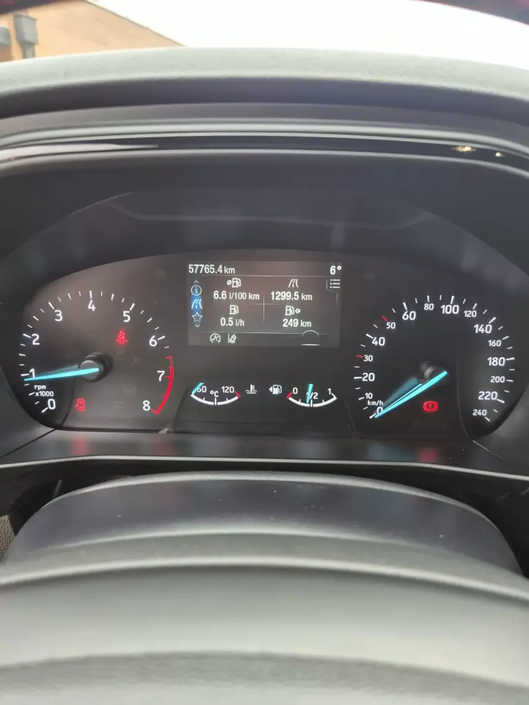 Ford Focus SW 2022 - 17450 EUR, 57000 km - AUTO.MOTO.pt - 57000km - foto 12 de 28