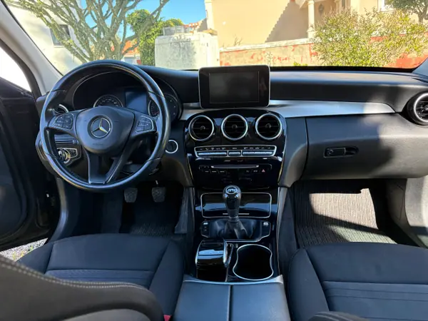 Mercedes-Benz C 200 2016 - 12000 EUR, 227000 km - AUTO.MOTO.pt - 227000km - foto 3 de 5