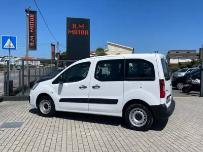 Citroën Berlingo 2017 - 13500 EUR, 312000 km - AUTO.MOTO.pt - 312000km - foto 7 de 14