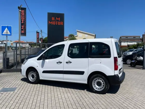 Citroën Berlingo 2017 - 9900 EUR, 312000 km - AUTO.MOTO.pt - 312000km - foto 7 de 14