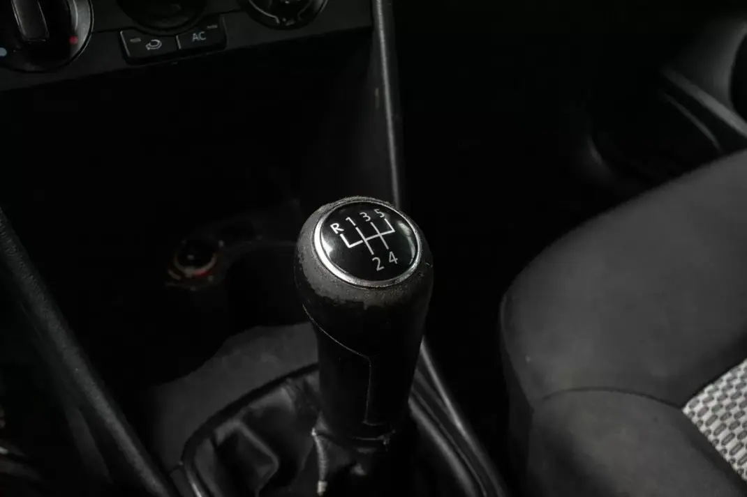 Volkswagen Polo 2011 - 6900 EUR, 195710 km - AUTO.MOTO.pt - 195710km - foto 16 de 23