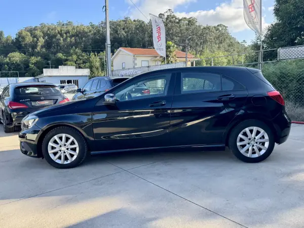 Mercedes-Benz A 180 2013 - 12999 EUR, 140000 km - AUTO.MOTO.pt - 140000km - foto 15 de 16