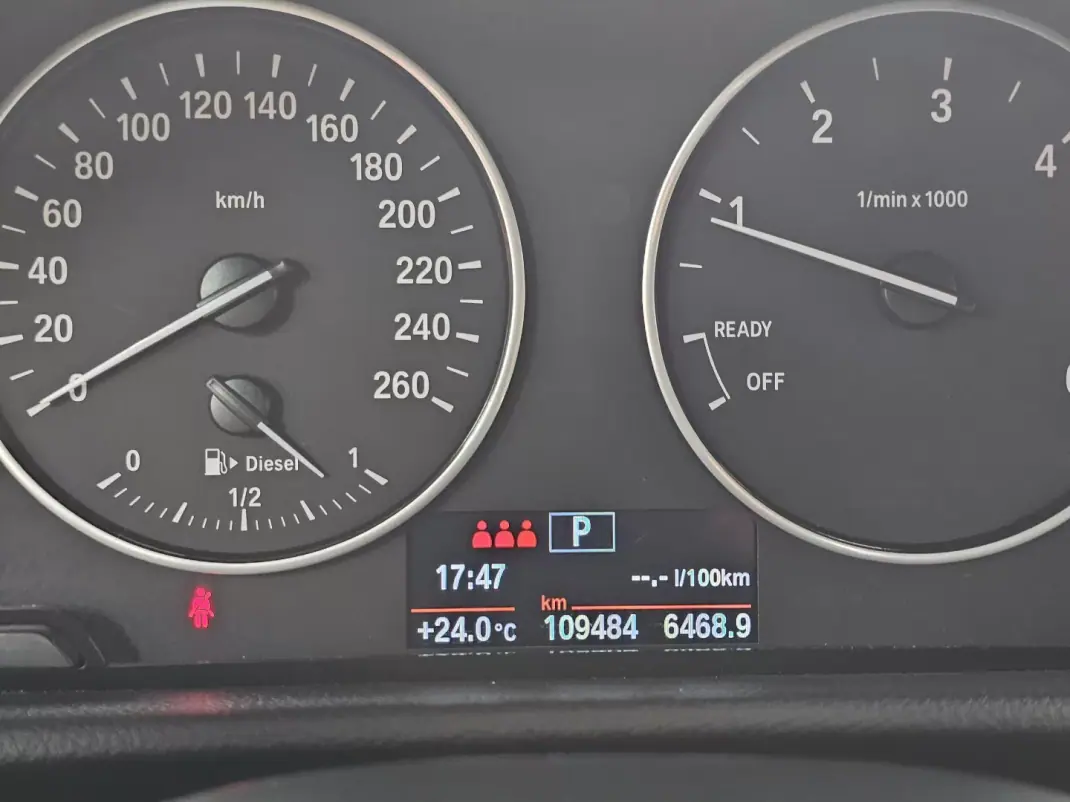 BMW 218 Active Tourer 2015 - 18300 EUR, 105000 km - AUTO.MOTO.pt - 105000km - foto 17 de 39