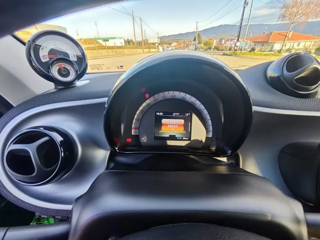 Smart ForFour 2017 - 13500 EUR, 44000 km - AUTO.MOTO.pt - 44000km - foto 29 de 46