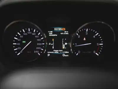 Land Rover Range Rover Evoque 2012 - 18990 EUR, 187000 km - AUTO.MOTO.pt - 187000km - foto 19 de 22