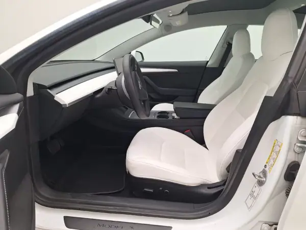 Tesla Model 3 2021 - 27890 EUR, 88511 km - AUTO.MOTO.pt - 88511km - foto 7 de 11