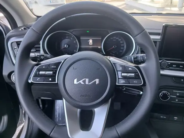 Kia XCeed 2025 - 22950 EUR, 9 km - AUTO.MOTO.pt - 9km - foto 15 de 24