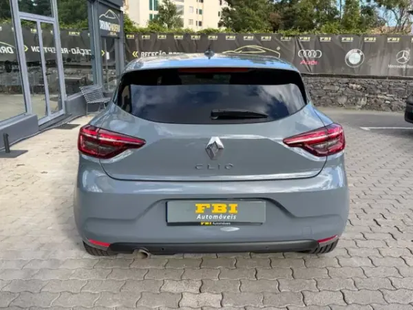 Renault Clio 2022 - 15500 EUR, 84200 km - AUTO.MOTO.pt - 84200km - foto 7 de 11