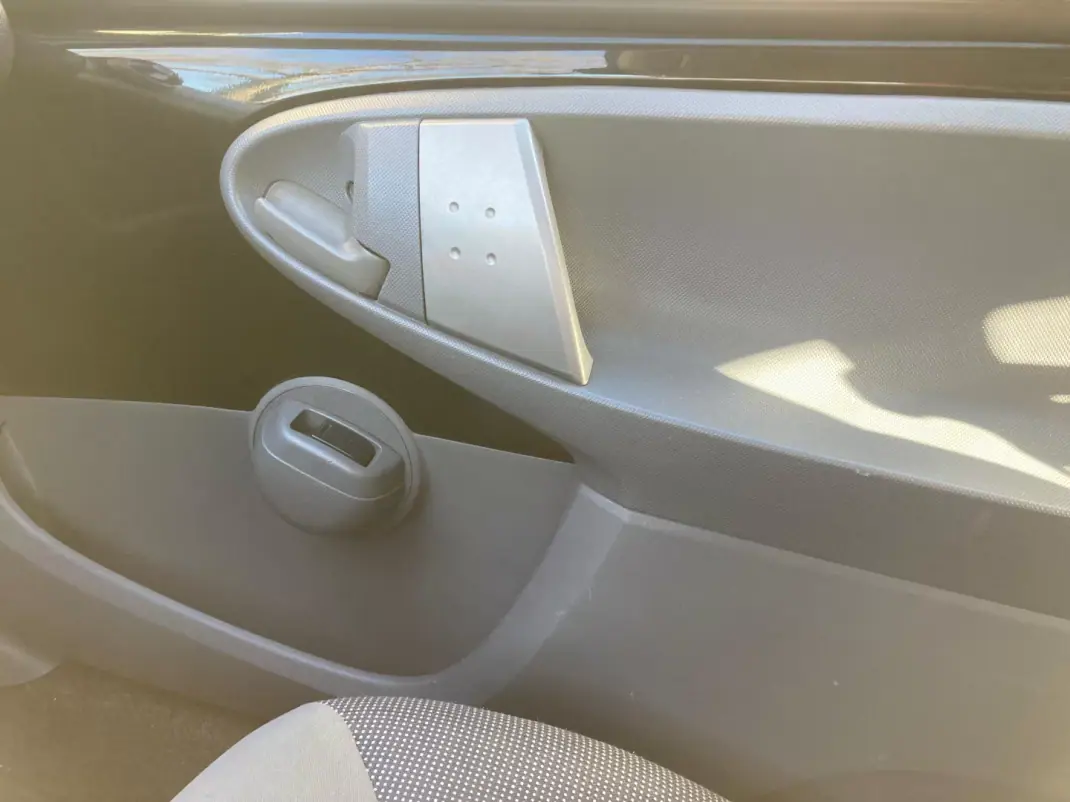 Peugeot 107 2008 - 4500 EUR, 171000 km - AUTO.MOTO.pt - 171000km - foto 13 de 17