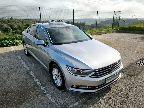 Volkswagen Passat 2019 - 19950 EUR, 155079 km - AUTO.MOTO.pt - 155079km - foto 4 de 60