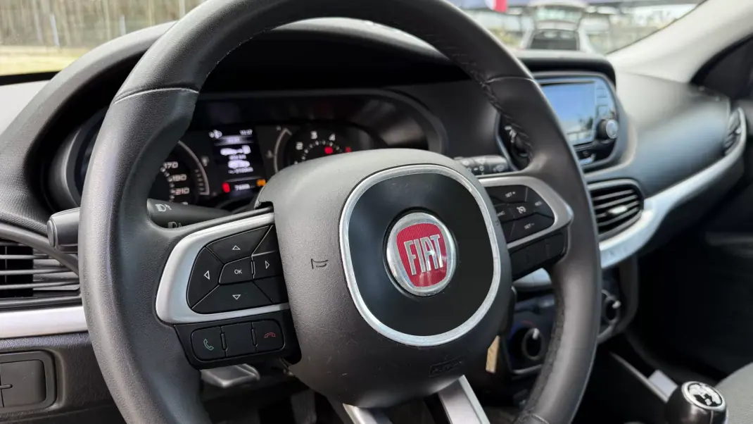 Fiat Tipo Station Wagon 2019 - 12750 EUR, 75000 km - AUTO.MOTO.pt - 75000km - foto 6 de 9