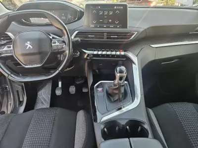 Peugeot 3008 2019 - 14900 EUR, 129000 km - AUTO.MOTO.pt - 129000km - foto 17 de 38