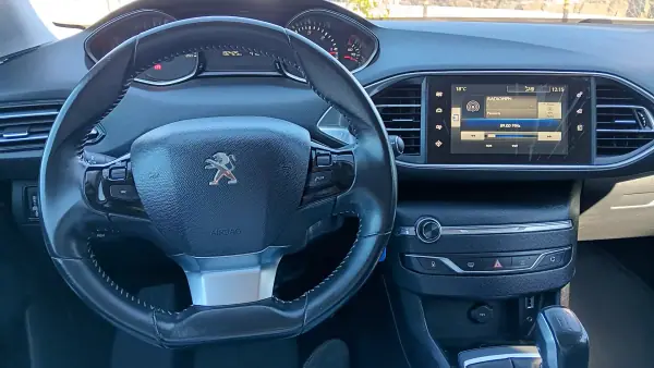 Peugeot 308 SW 2016 - 8850 EUR, 192092 km - AUTO.MOTO.pt - 192092km - foto 14 de 29
