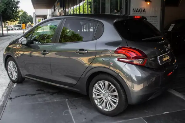Peugeot 208 2017 — foto 3 de 26