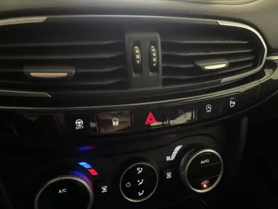 Fiat Tipo 2021 - 11700 EUR, 141000 km - AUTO.MOTO.pt - 141000km - foto 27 de 34