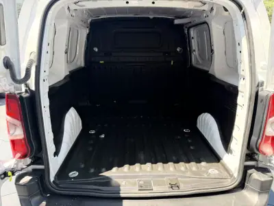 Citroën BERLINGO VAN XL 1.5 BLUE HDI 3 LUGARES 2023 - 16900 EUR, 100000 km - AUTO.MOTO.pt - 100000km - foto 5 de 8