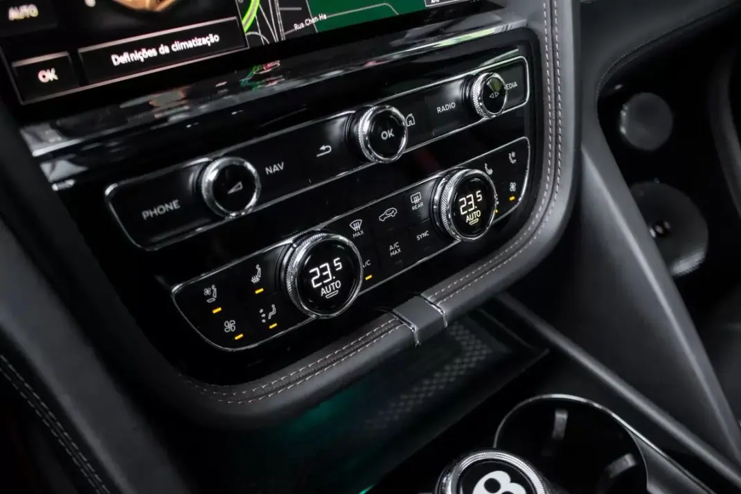 Bentley Bentayga 2022 - 230000 EUR, 70942 km - AUTO.MOTO.pt - 70942km - foto 28 de 57