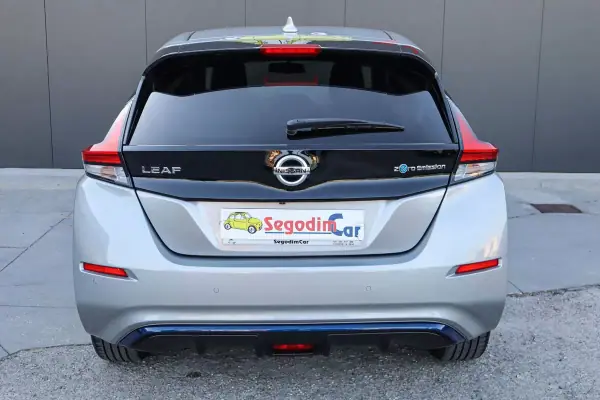 Nissan Leaf 2022 - 16500 EUR, 48298 km - AUTO.MOTO.pt - 48298km - foto 8 de 37
