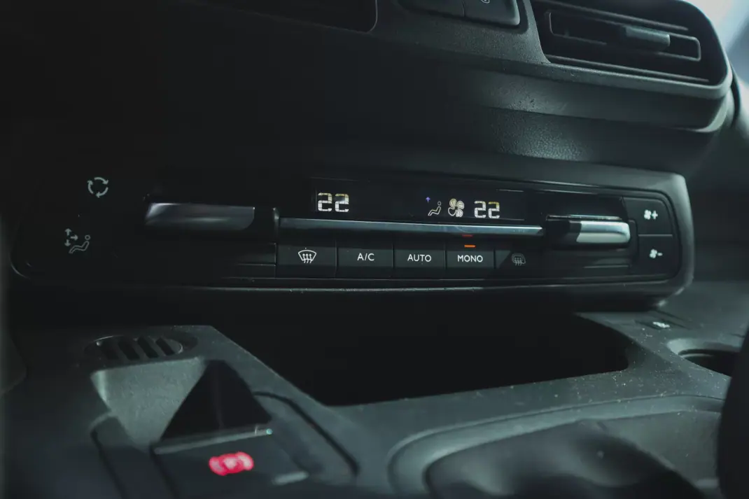 Citroën 2019 - 19880 EUR, 83120 km - AUTO.MOTO.pt - 83120km - foto 28 de 28