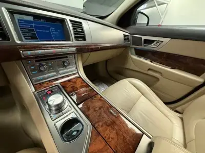 Jaguar XF 2009 - 11999 EUR, 187000 km - AUTO.MOTO.pt - 187000km - foto 5 de 8