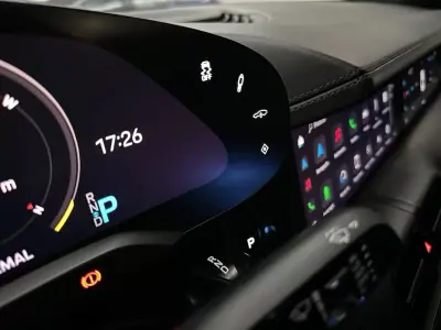 Porsche Taycan 2023 - 68800 EUR, 94000 km - AUTO.MOTO.pt - 94000km - foto 18 de 20