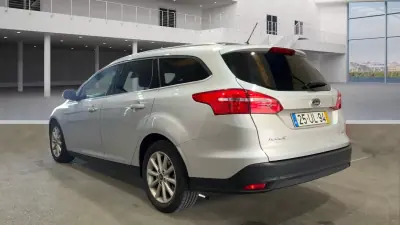 Ford Focus SW 2018 - 10999 EUR, 95121 km - AUTO.MOTO.pt - 95121km - foto 2 de 10