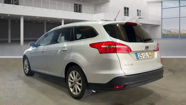 Ford Focus SW 2018 - 10999 EUR, 95121 km - AUTO.MOTO.pt - 95121km - foto 2 de 10