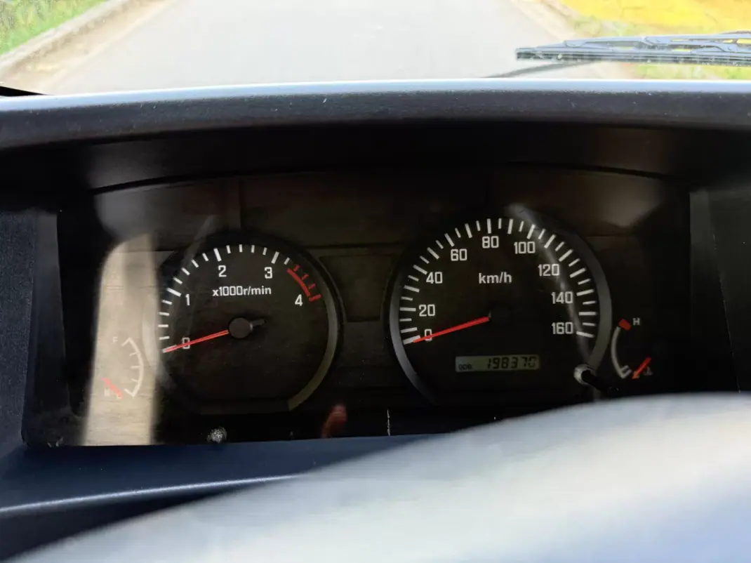 Isuzu NNR 35.120 2010 - 22990 EUR, 190000 km - 190000km - foto 3 de 21