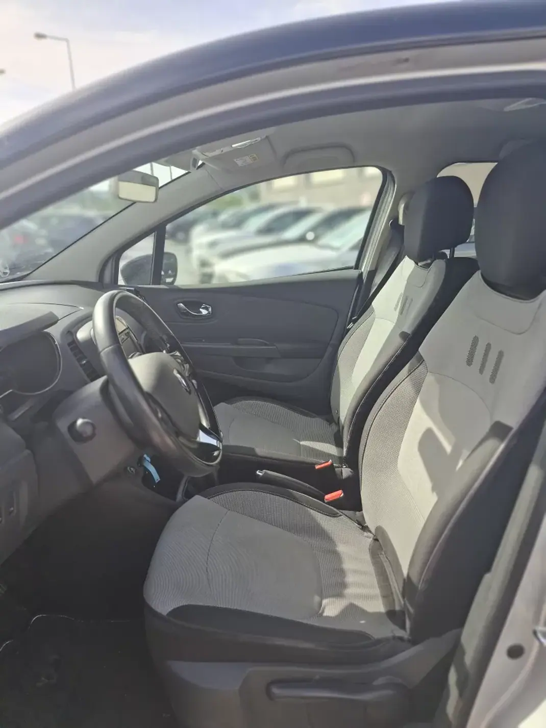 Renault Captur 2017 - 12950 EUR, 119123 km - AUTO.MOTO.pt - 119123km - foto 11 de 14