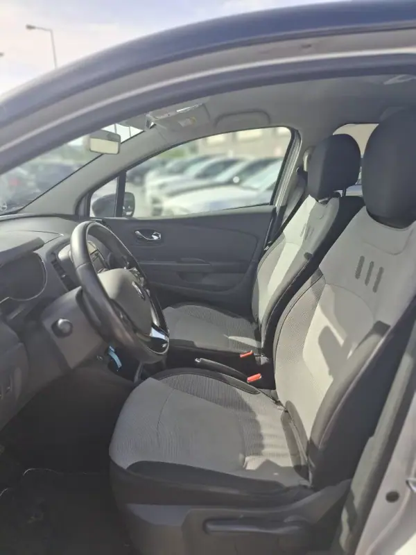 Renault Captur 2017 - 13950 EUR, 119123 km - AUTO.MOTO.pt - 119123km - foto 11 de 14