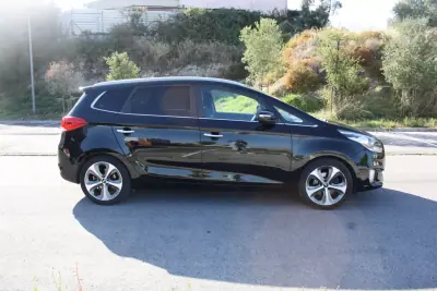 Kia Carens 2016 — foto 2 de 15