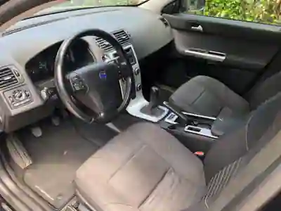 Volvo V50 2011 - 4750 EUR, 311000 km - AUTO.MOTO.pt - 311000km - foto 6 de 10