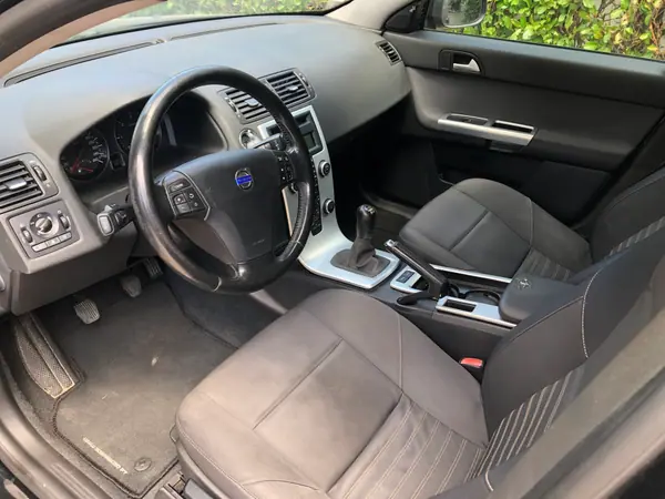 Volvo V50 2011 - 4750 EUR, 311000 km - AUTO.MOTO.pt - 311000km - foto 6 de 10