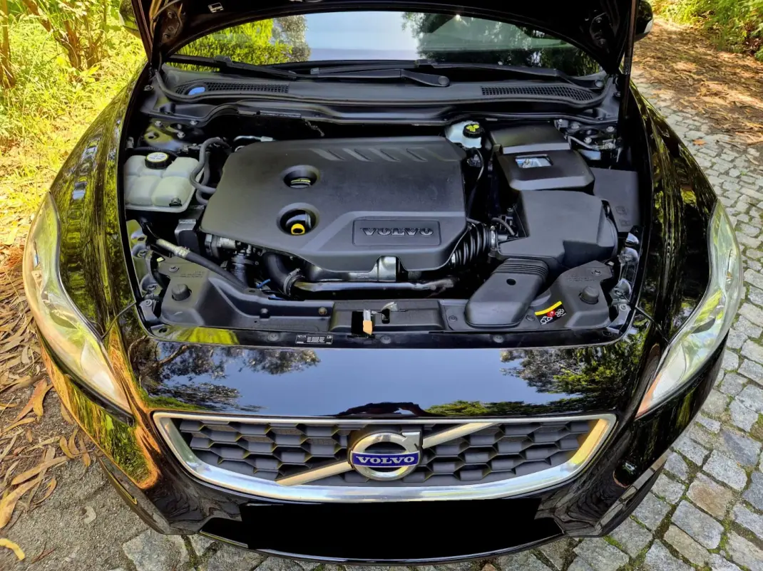 Volvo C30 2011 - 7750 EUR, 179000 km - AUTO.MOTO.pt - 179000km - foto 22 de 28