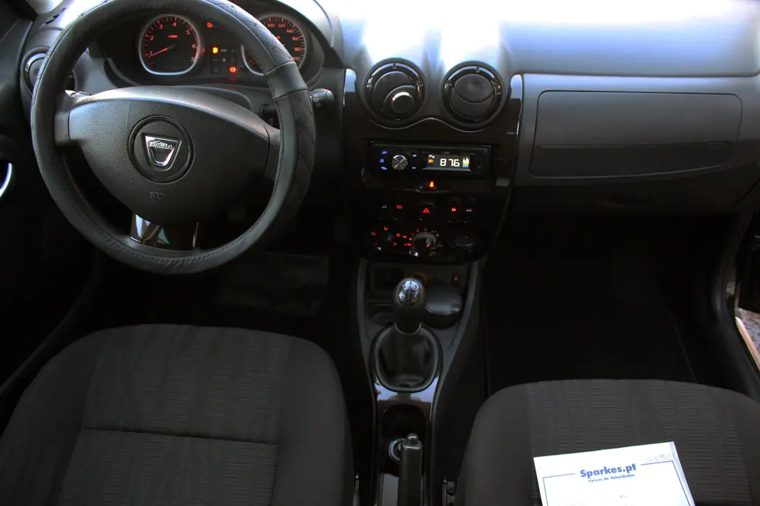 Dacia Duster 2010 - 6250 EUR, 155000 km - AUTO.MOTO.pt - 155000km - foto 14 de 24