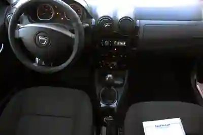 Dacia Duster 2010 - 6250 EUR, 155000 km - AUTO.MOTO.pt - 155000km - foto 14 de 24