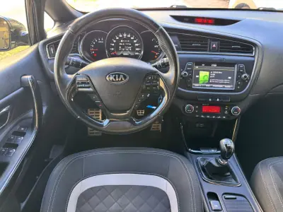 Kia Ceed SW 2016 - 10900 EUR, 193625 km - 193625km - foto 9 de 25