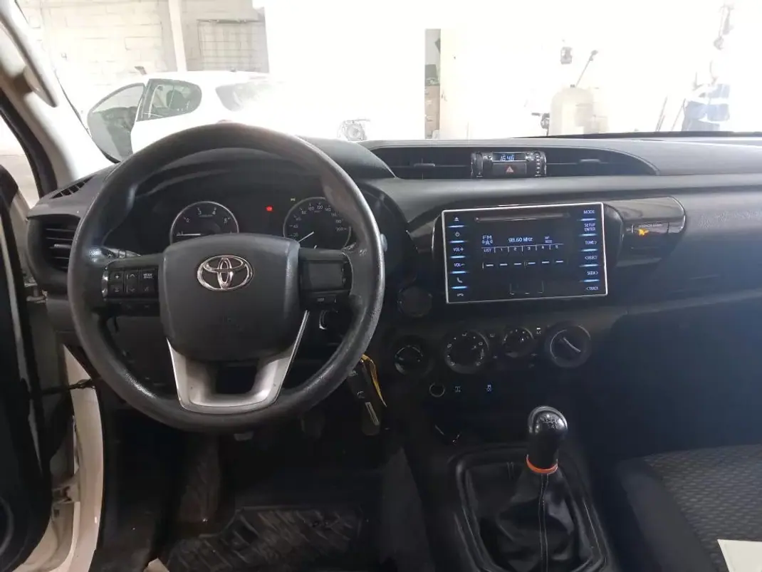 Toyota HILUX 2.4 D-4D 4WD CE 3 L CH 2018 - 23900 EUR, 172409 km - AUTO.MOTO.pt - 172409km - foto 6 de 10